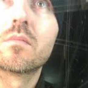 Chuck Bettis à gorge déployée