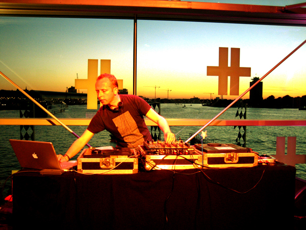 Robin Rimbaud – SCANNER